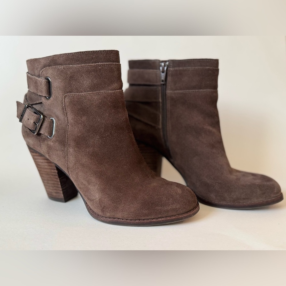 Gianni Bini Dayvis Suede Belted Block Heel Booties size 8.5